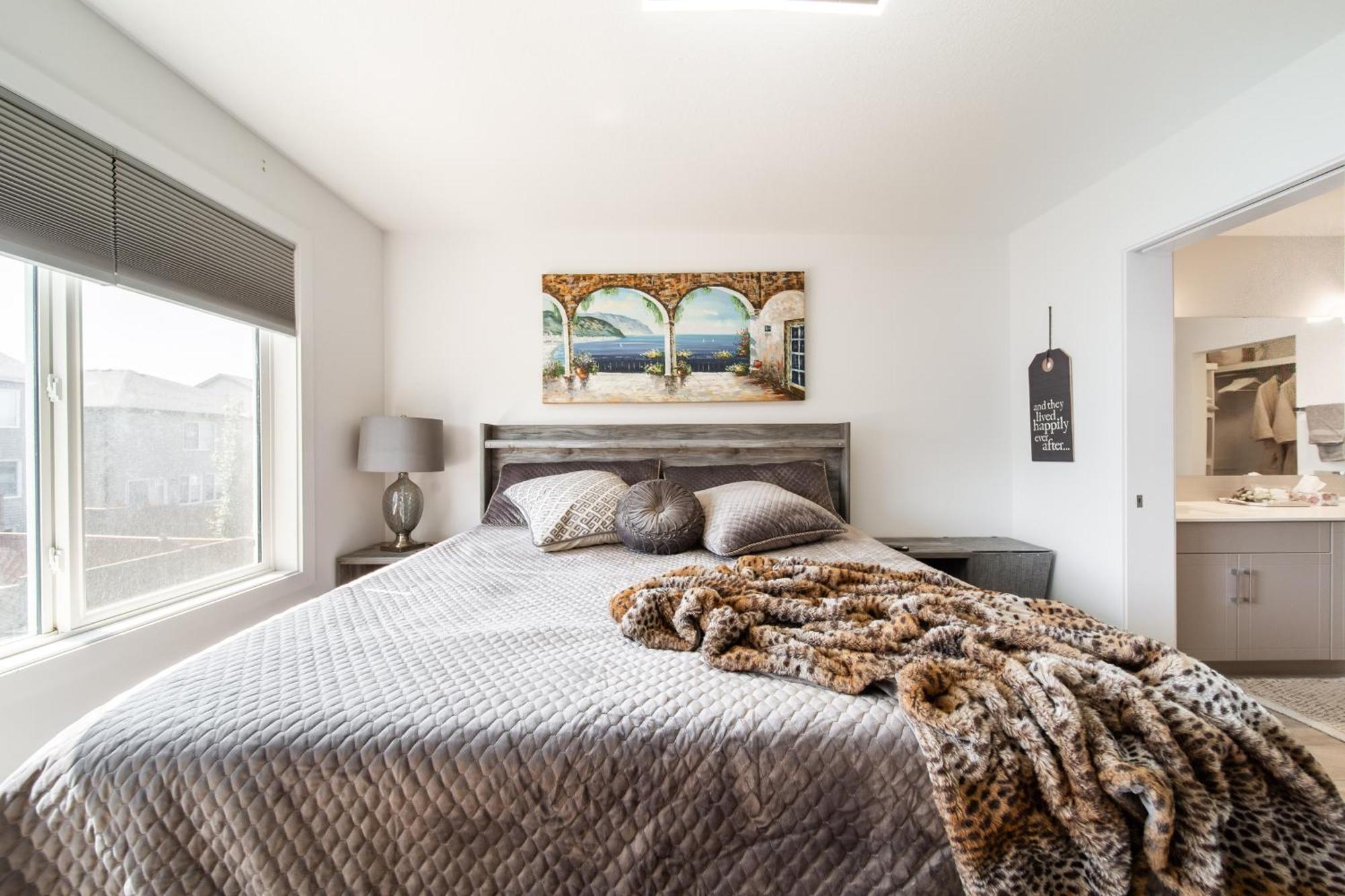 New Luxury House In South Near Airport Holiday home *