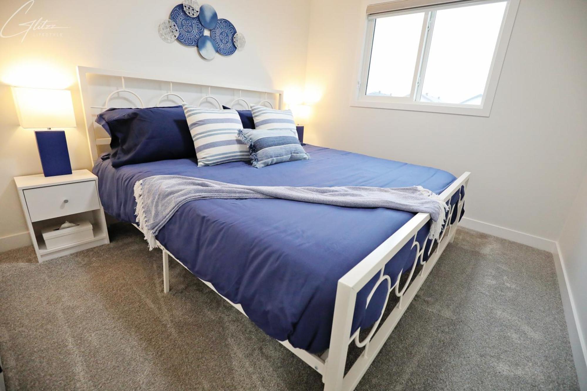 Modern Retreat With 4 King Beds, Airport, Disney+ Holiday home