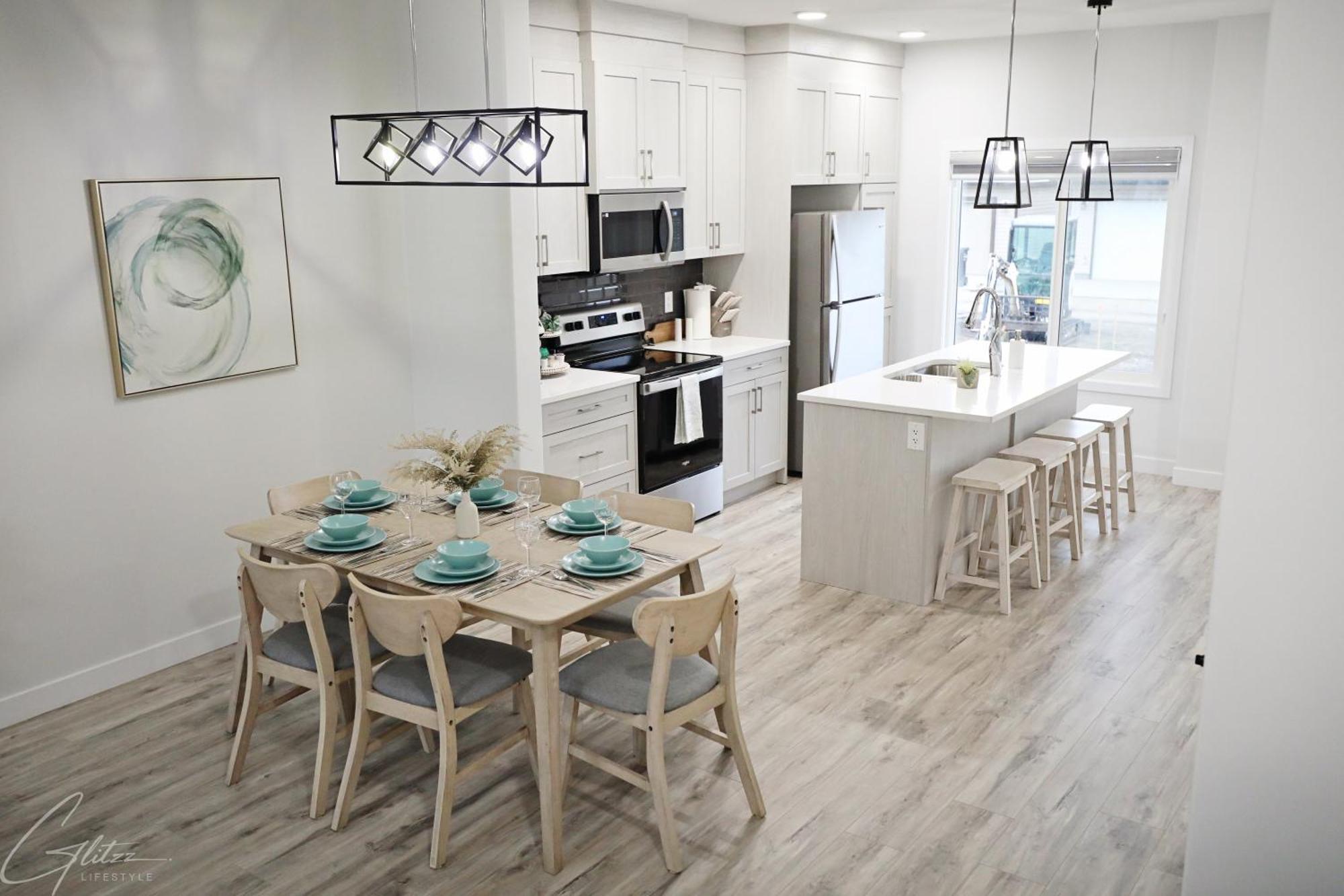 Holiday home Modern Retreat With 4 King Beds, Airport, Disney+ *
