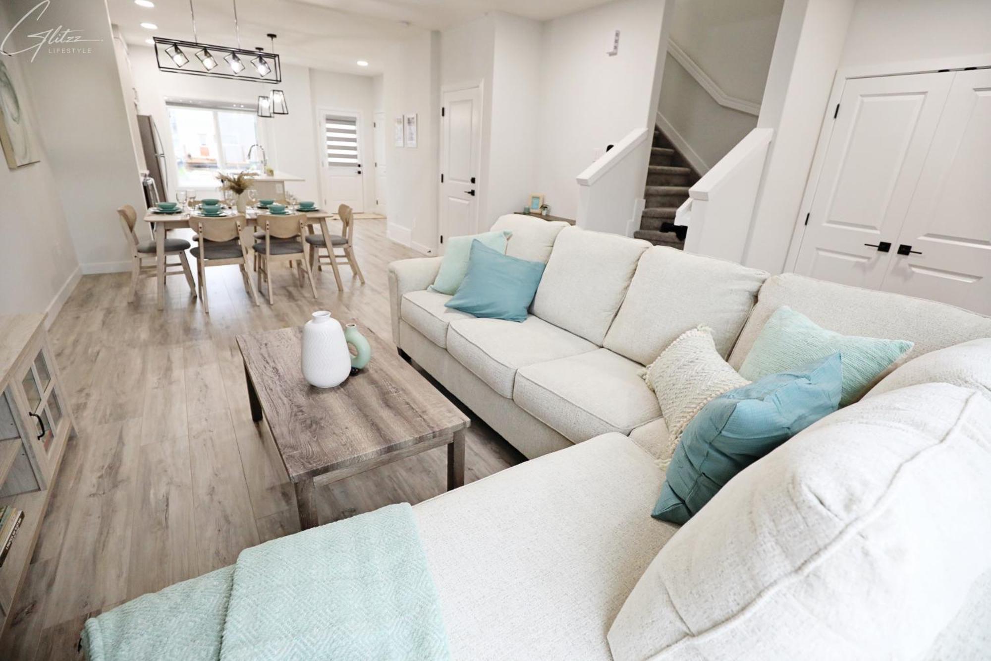 Modern Retreat With 4 King Beds, Airport, Disney+ *
