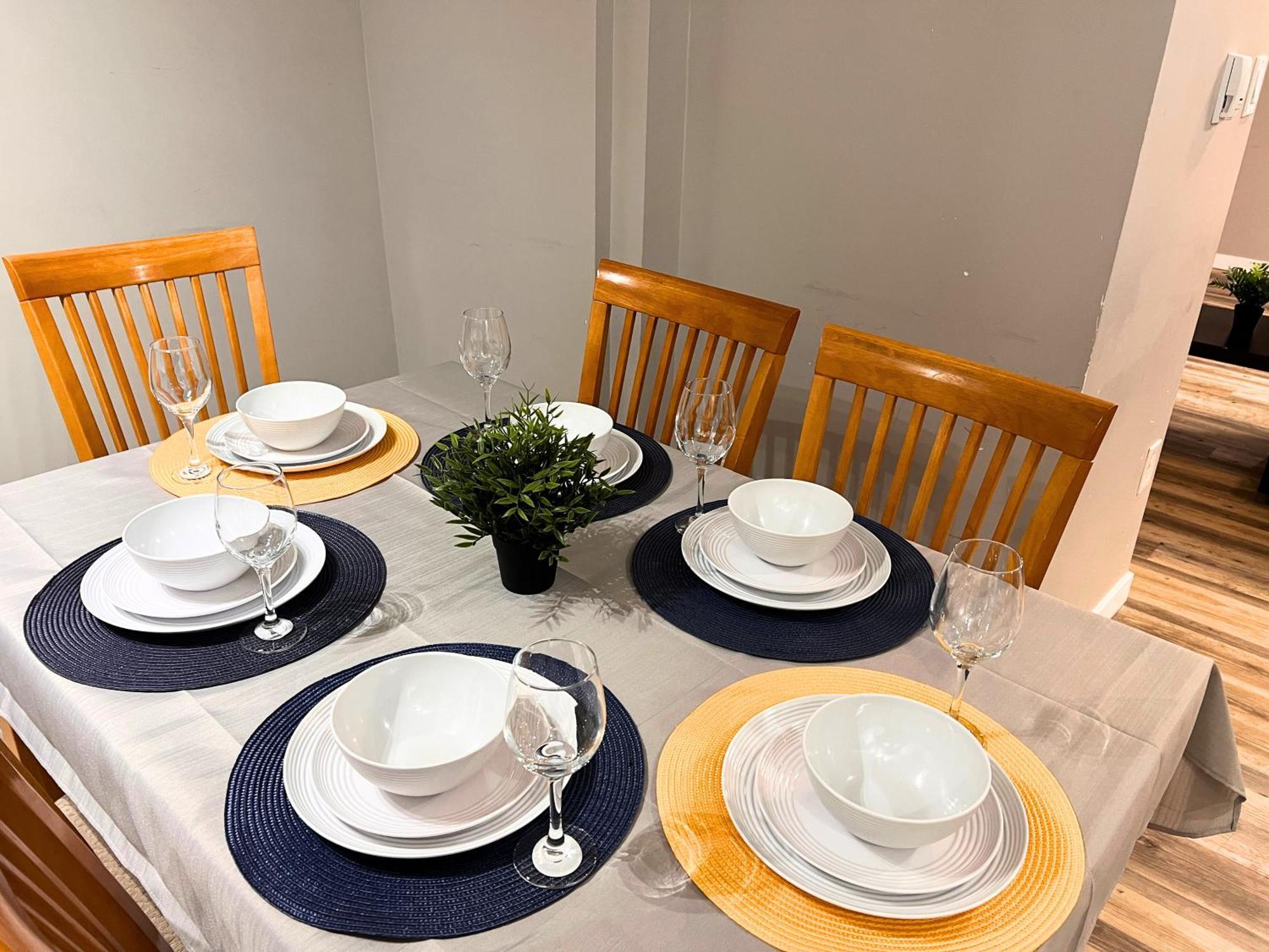 Vacation Near West Mall * Edmonton
