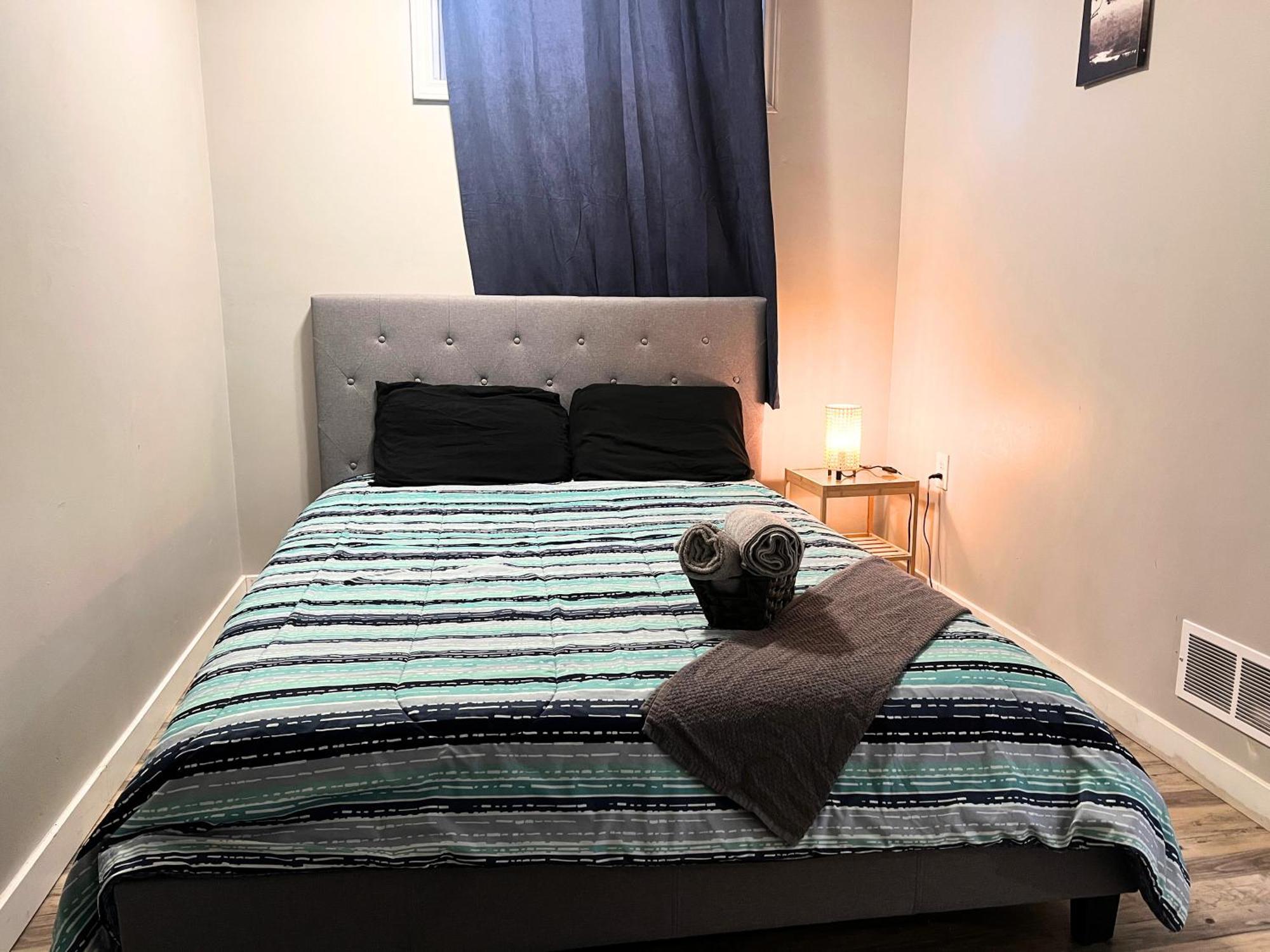 Vacation Near West Mall Homestay