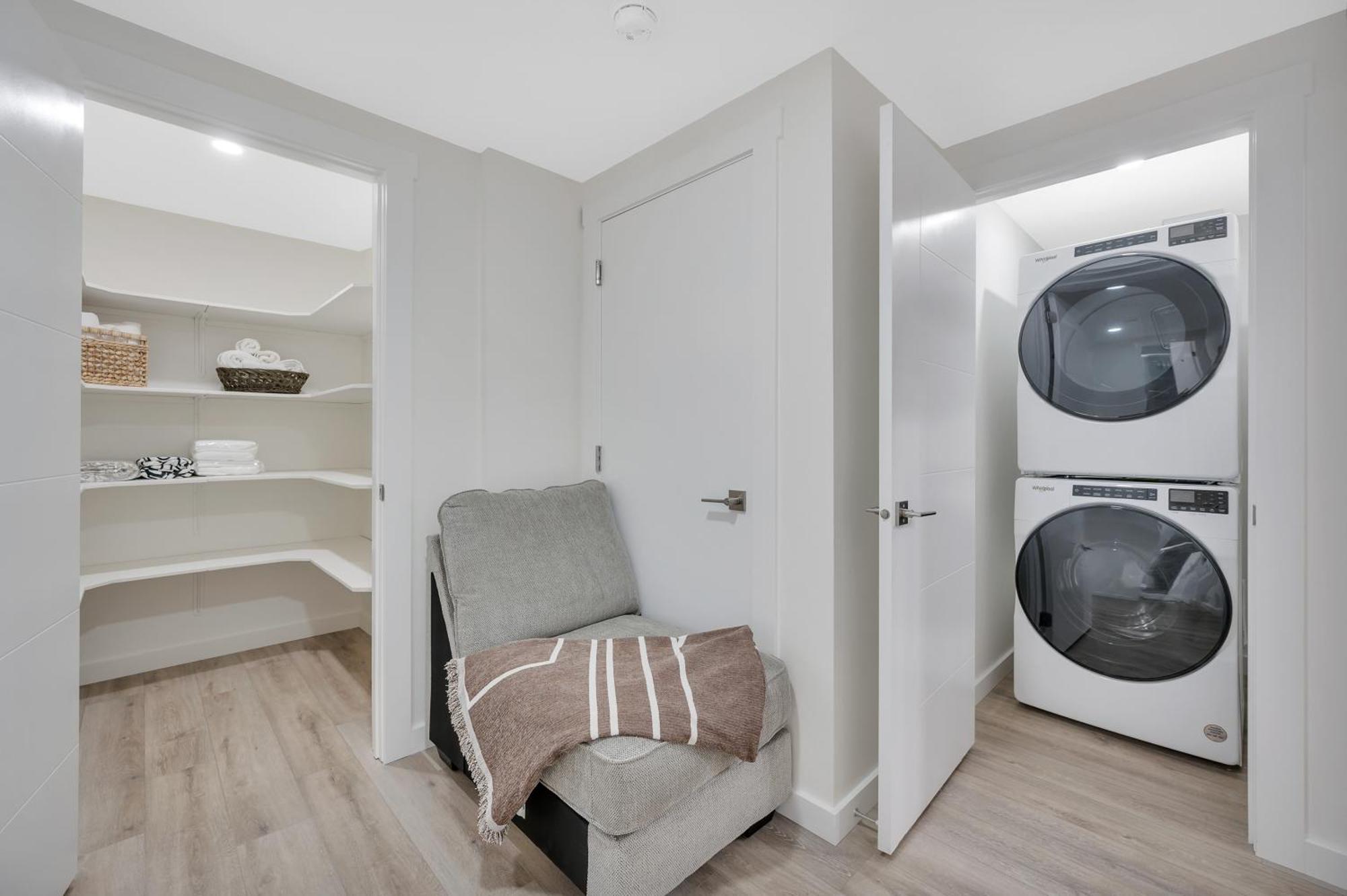 Apartment Gorgeous 2br In Southwest Close To Yeg Airport & West Edm Mall *