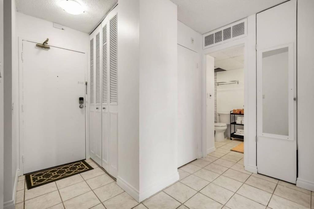 Apartment Downtown Near Rogers Place With Covered Parking, Sleeps 6, Pool Table, Sauna, Gym, Two Bedrooms & *