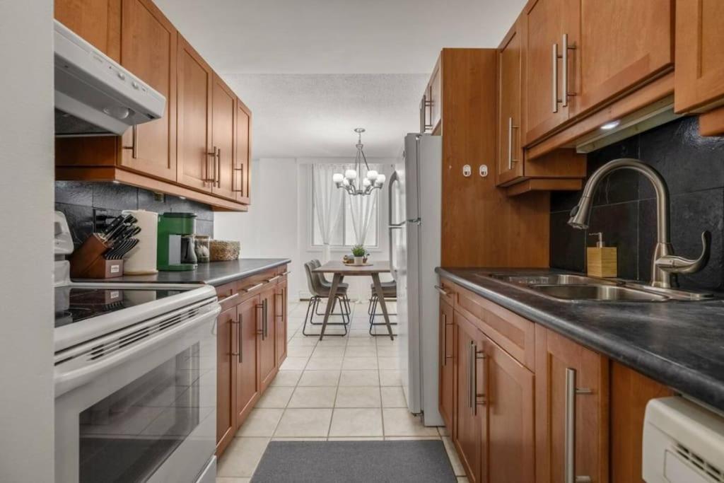 Downtown Near Rogers Place With Covered Parking, Sleeps 6, Pool Table, Sauna, Gym, Two Bedrooms & Apartment *