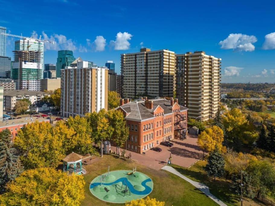 Apartment Downtown Near Rogers Place With Covered Parking, Sleeps 6, Pool Table, Sauna, Gym, Two Bedrooms &