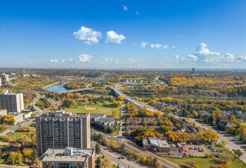 Downtown Near Rogers Place With Covered Parking, Sleeps 6, Pool Table, Sauna, Gym, Two Bedrooms & Apartment *
