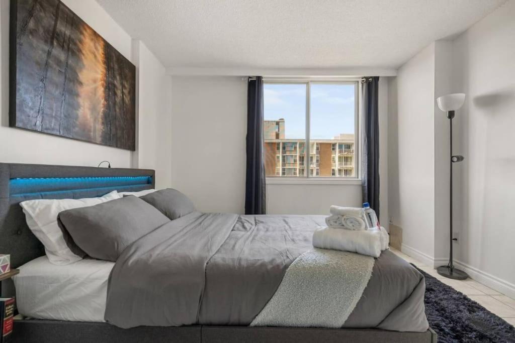Apartment Downtown Near Rogers Place With Covered Parking, Sleeps 6, Pool Table, Sauna, Gym, Two Bedrooms &