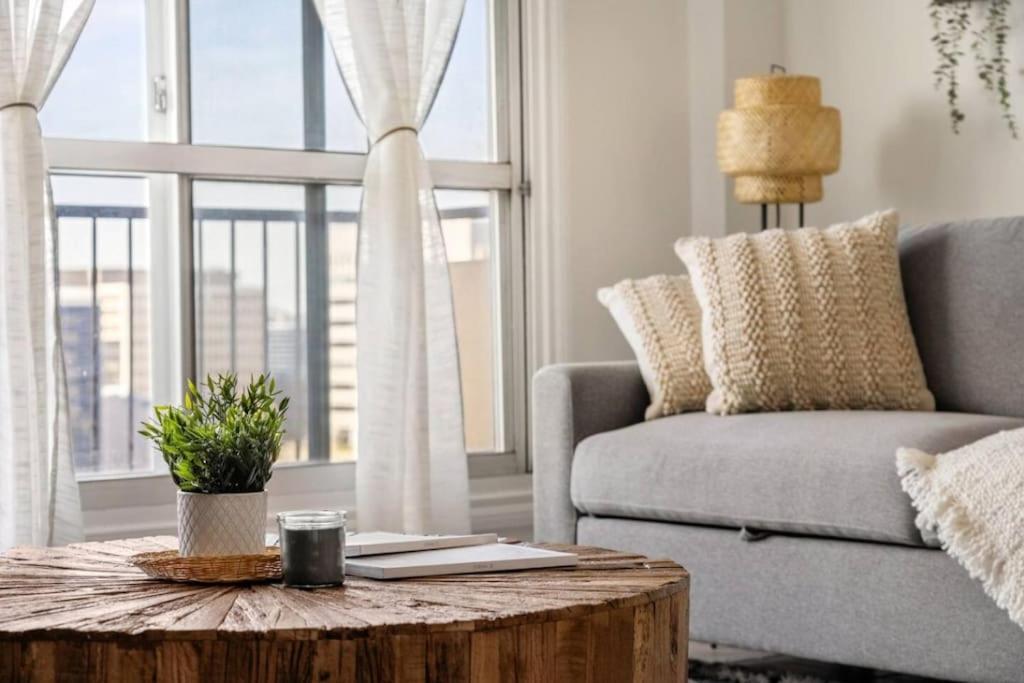 Downtown Near Rogers Place With Covered Parking, Sleeps 6, Pool Table, Sauna, Gym, Two Bedrooms & Edmonton