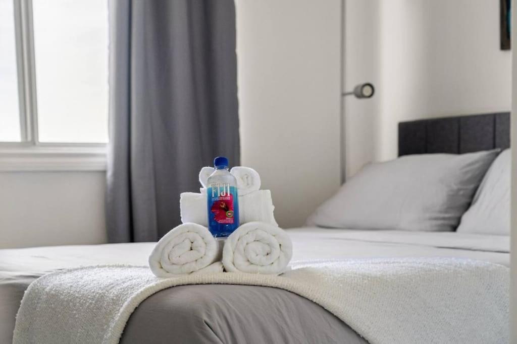 Downtown Near Rogers Place With Covered Parking, Sleeps 6, Pool Table, Sauna, Gym, Two Bedrooms &