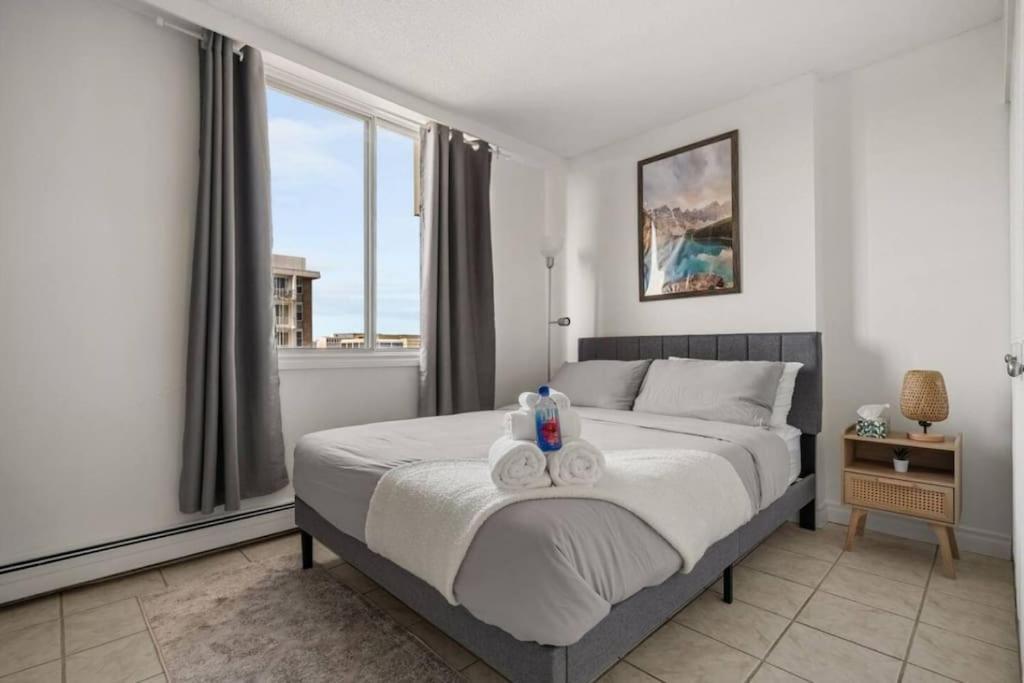 Apartment Downtown Near Rogers Place With Covered Parking, Sleeps 6, Pool Table, Sauna, Gym, Two Bedrooms &