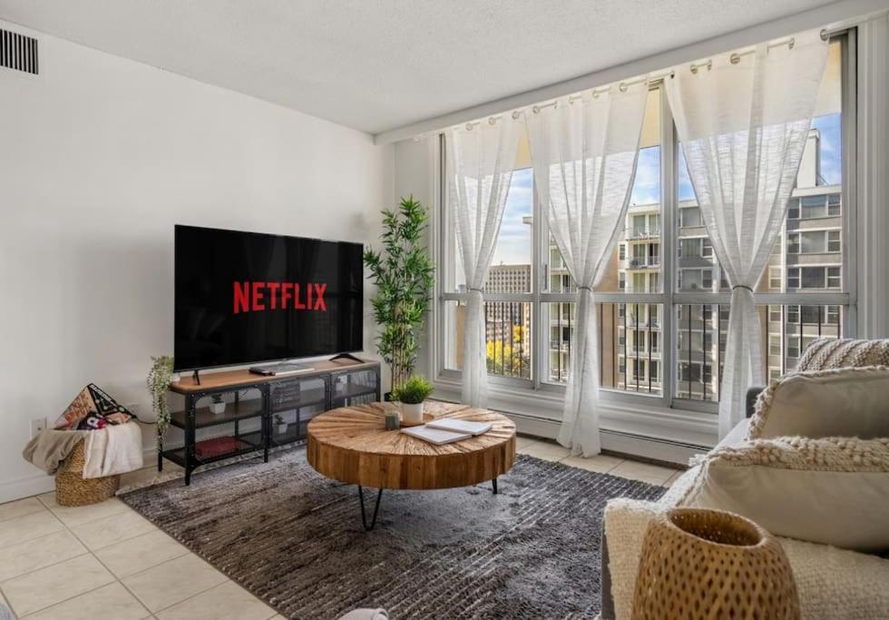 Apartment Downtown Near Rogers Place With Covered Parking, Sleeps 6, Pool Table, Sauna, Gym, Two Bedrooms & *