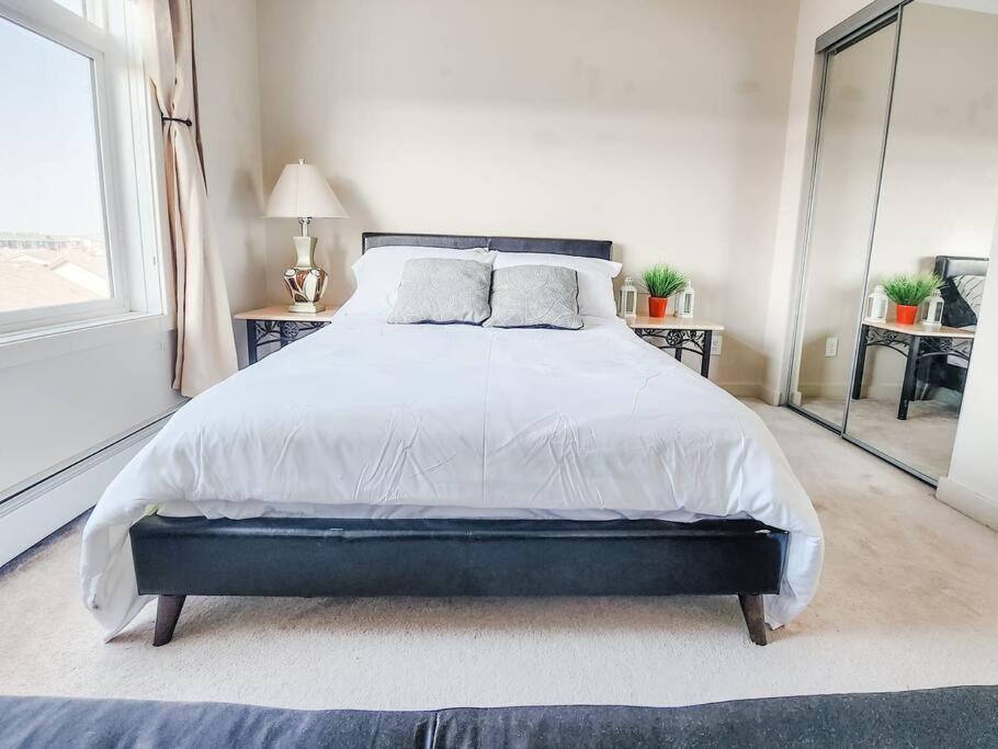 Level Lux, Comfy & Cozy Haven Apartment Edmonton