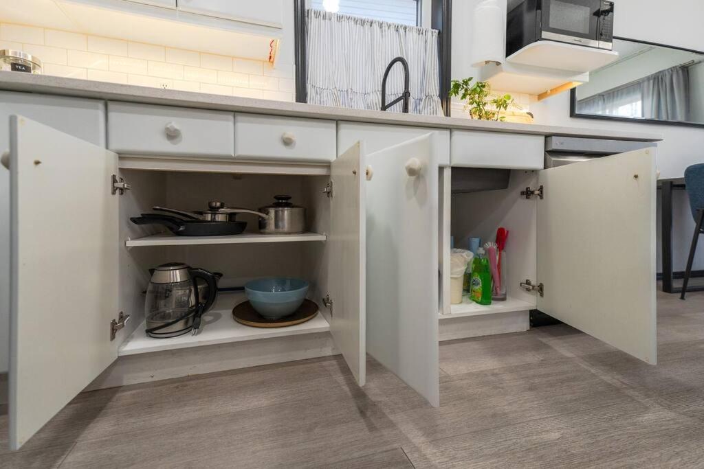 Cozy Modern By Airport