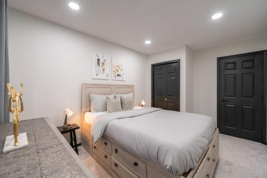 Cozy Modern By Airport Holiday home *