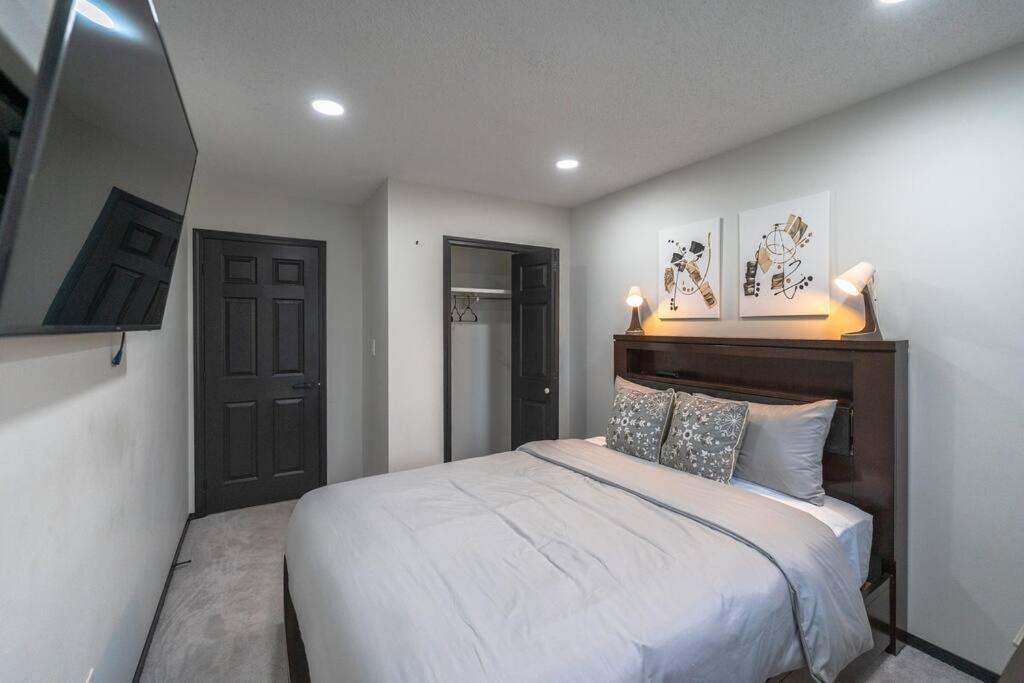 Cozy Modern By Airport