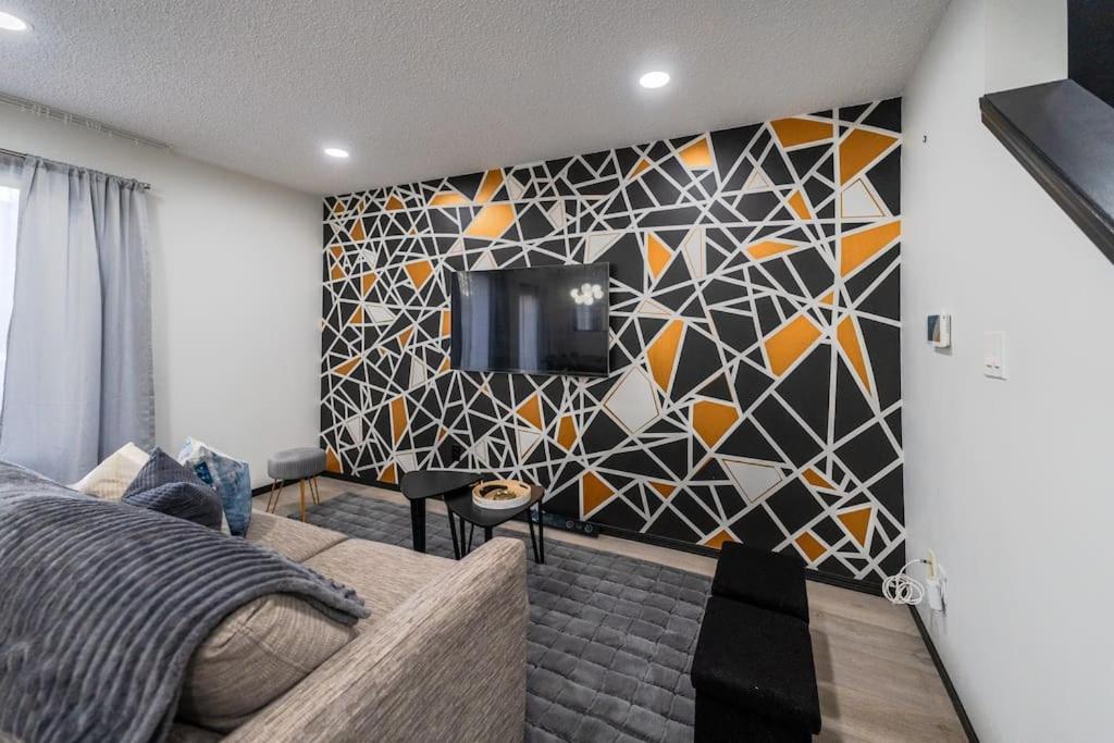 Cozy Modern By Airport Holiday home *