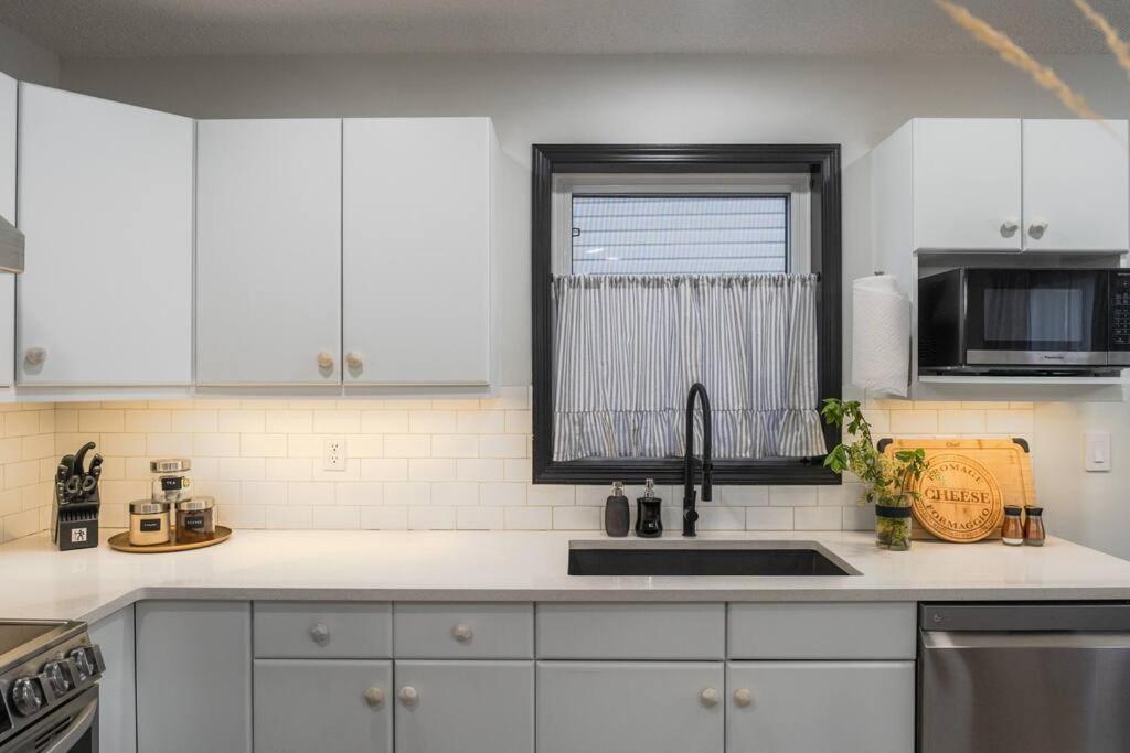 Holiday home Cozy Modern By Airport Edmonton