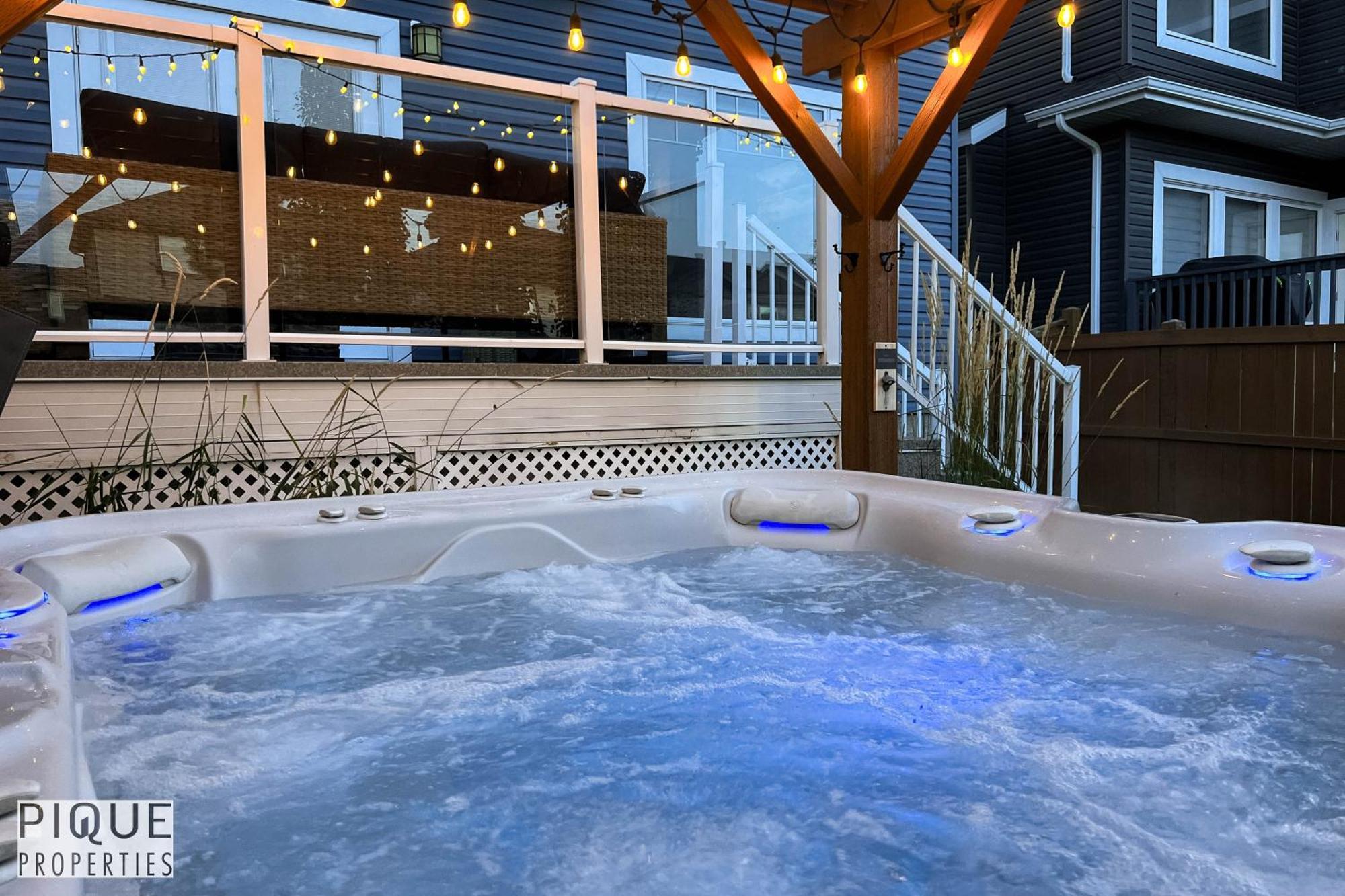 Stunning Suite-hot Tub-kingbed-fireplace-mins-yeg Apartment *