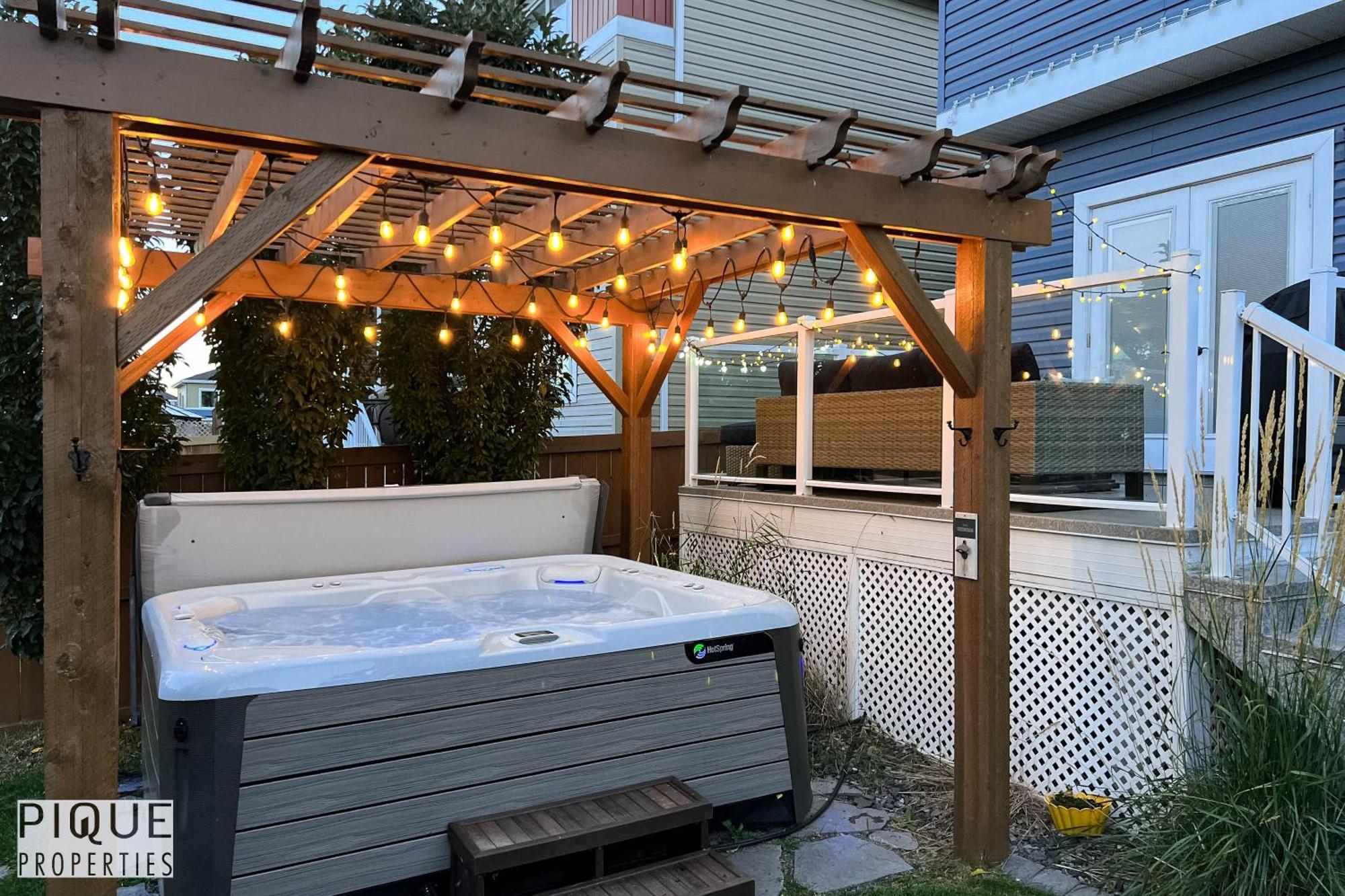 Stunning Suite-hot Tub-kingbed-fireplace-mins-yeg Apartment Edmonton