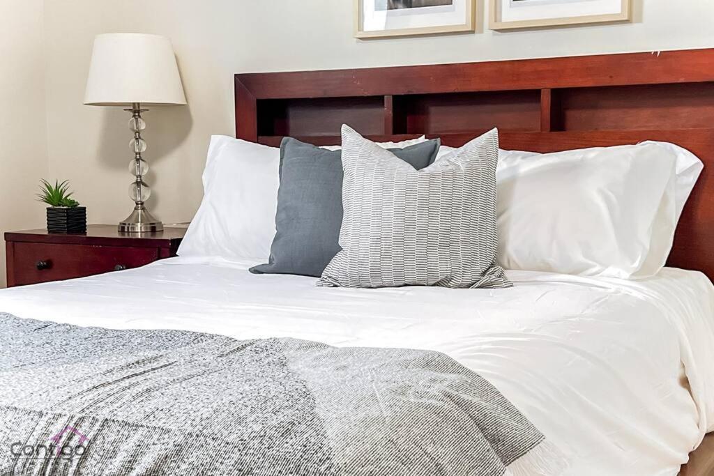 The Jasper, Ac, 4 Bd, Sleeps 8, Near Dt & Wem!