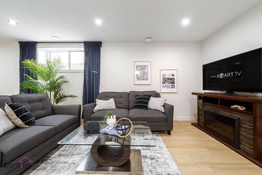 The Jasper, Ac, 4 Bd, Sleeps 8, Near Dt & Wem! Holiday home Edmonton