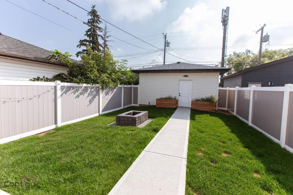 The Jasper, Ac, 4 Bd, Sleeps 8, Near Dt & Wem! Holiday home Edmonton