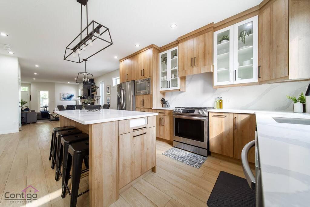Holiday home The Jasper, Ac, 4 Bd, Sleeps 8, Near Dt & Wem! Edmonton