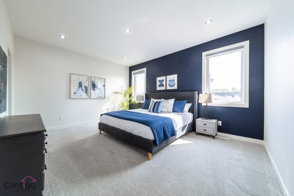 The Jasper, Ac, 4 Bd, Sleeps 8, Near Dt & Wem!