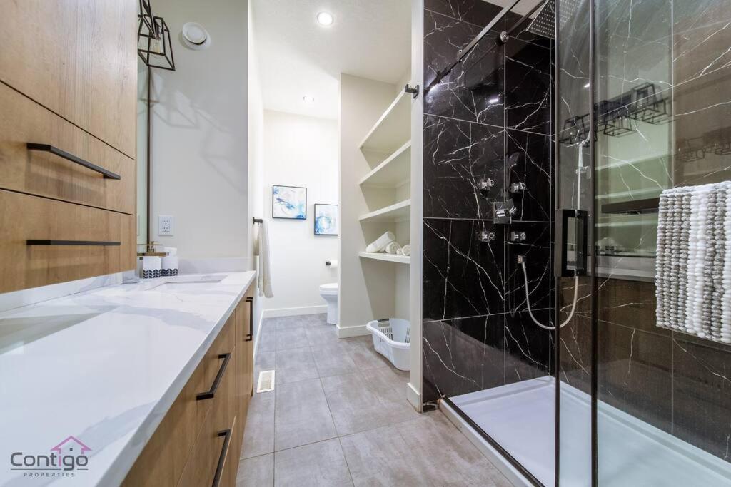The Jasper, Ac, 4 Bd, Sleeps 8, Near Dt & Wem! * Edmonton