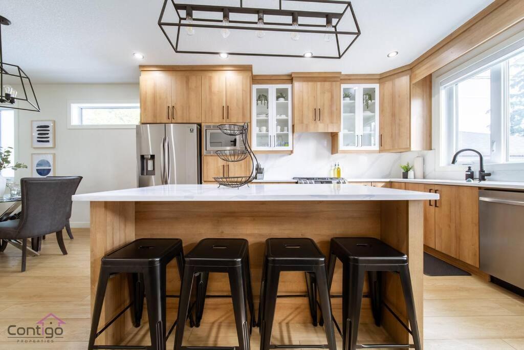 The Jasper, Ac, 4 Bd, Sleeps 8, Near Dt & Wem! Holiday home *