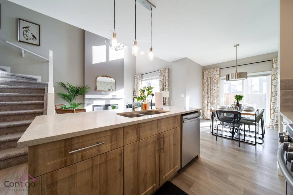 Holiday home The Luxe, King Bed, Sleeps 8, Near Yeg Airport! *