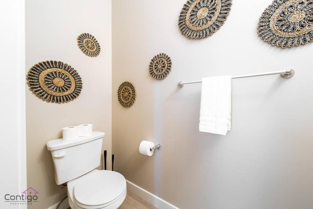 The Luxe, King Bed, Sleeps 8, Near Yeg Airport!