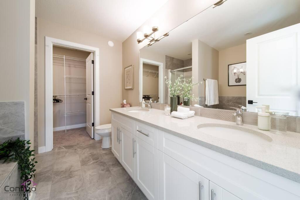 The Luxe, King Bed, Sleeps 8, Near Yeg Airport! *