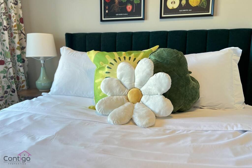 Holiday home The Luxe, King Bed, Sleeps 8, Near Yeg Airport! Edmonton