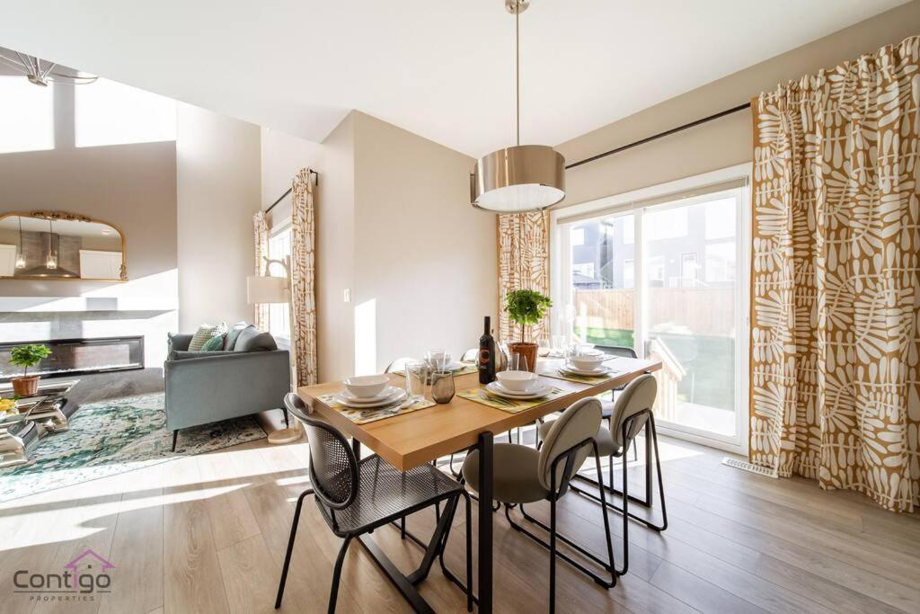 The Luxe, King Bed, Sleeps 8, Near Yeg Airport! * Edmonton