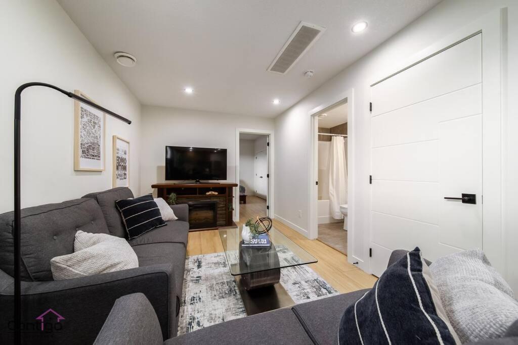 The Sanctuary Suite, Near Rogers & Wem, Wifi! * Edmonton