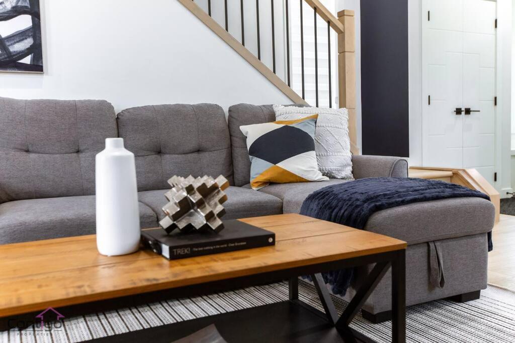 Modern Retreat, Aircon, Backyard, Near Dt & Wem Edmonton