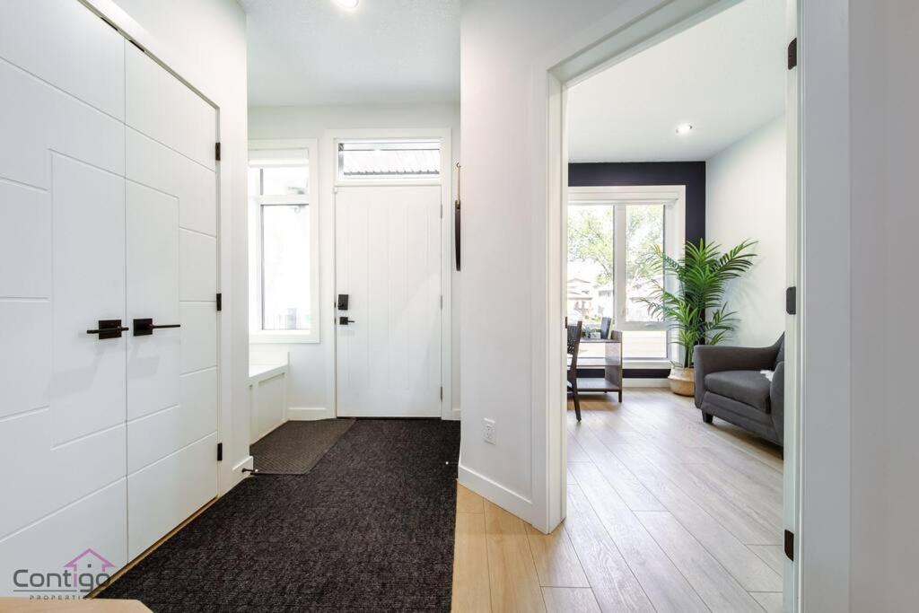 Holiday home Modern Retreat, Aircon, Backyard, Near Dt & Wem