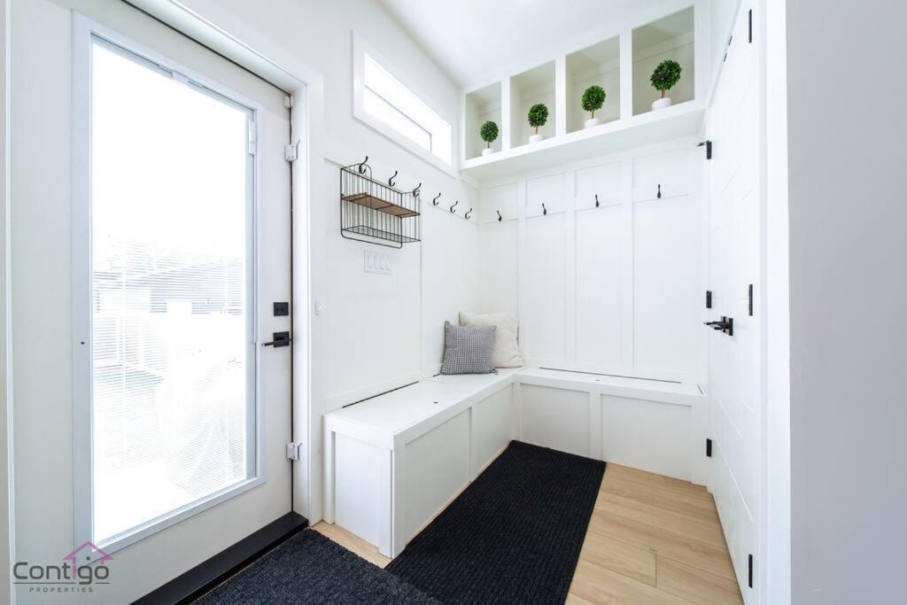 Modern Retreat, Aircon, Backyard, Near Dt & Wem Holiday home