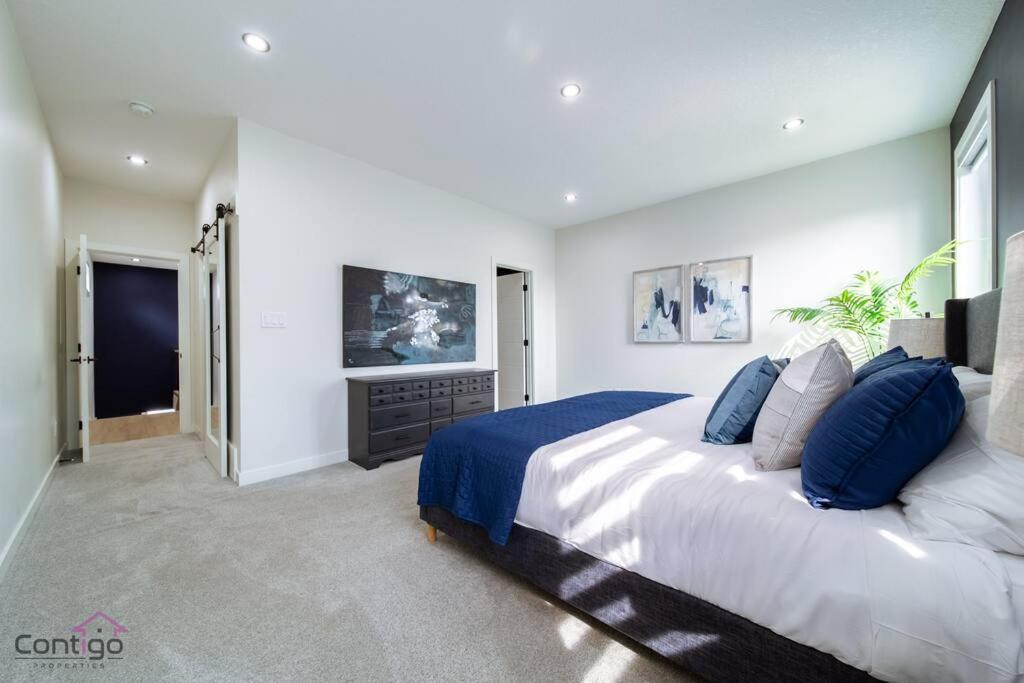 Holiday home Modern Retreat, Aircon, Backyard, Near Dt & Wem *