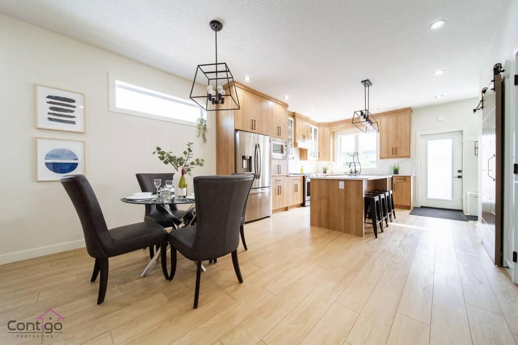 Holiday home Modern Retreat, Aircon, Backyard, Near Dt & Wem