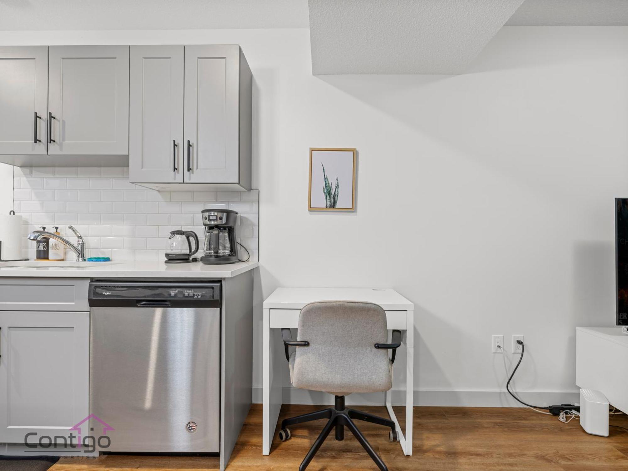 Blissful Suite, Cozy, Wifi, Desk, Close To Wem * Edmonton