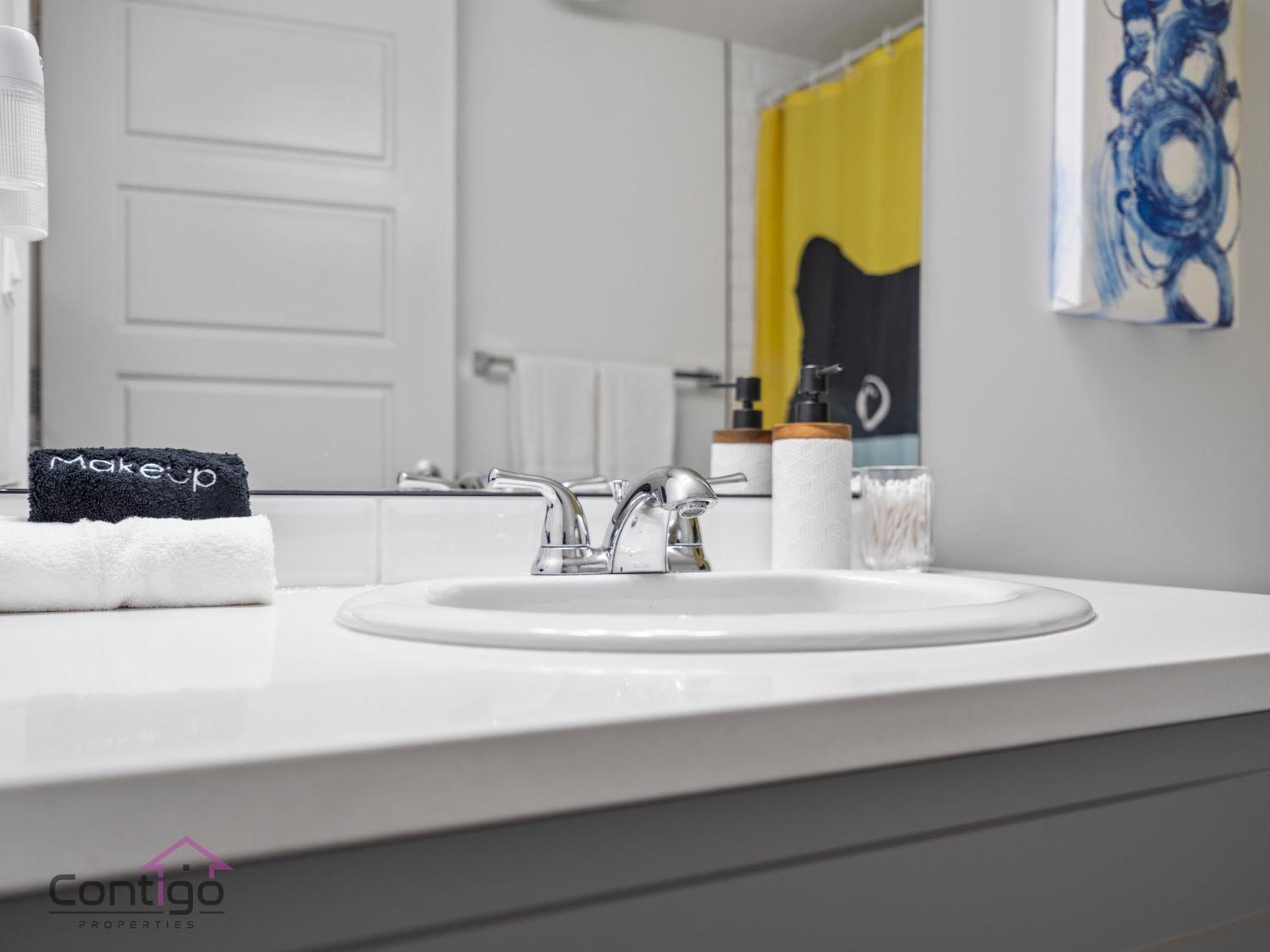 Blissful Suite, Cozy, Wifi, Desk, Close To Wem Apartment Edmonton