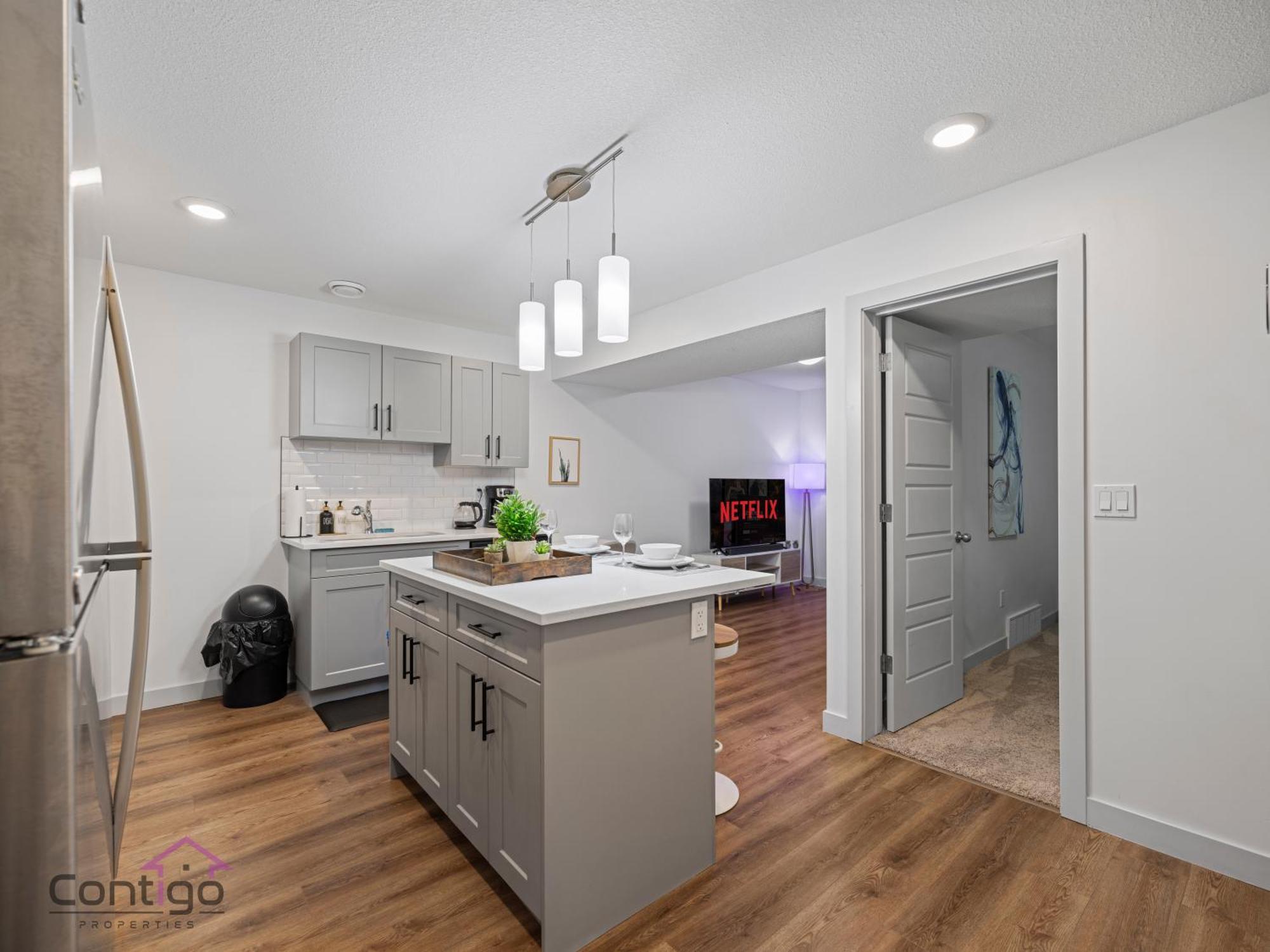 Blissful Suite, Cozy, Wifi, Desk, Close To Wem Edmonton