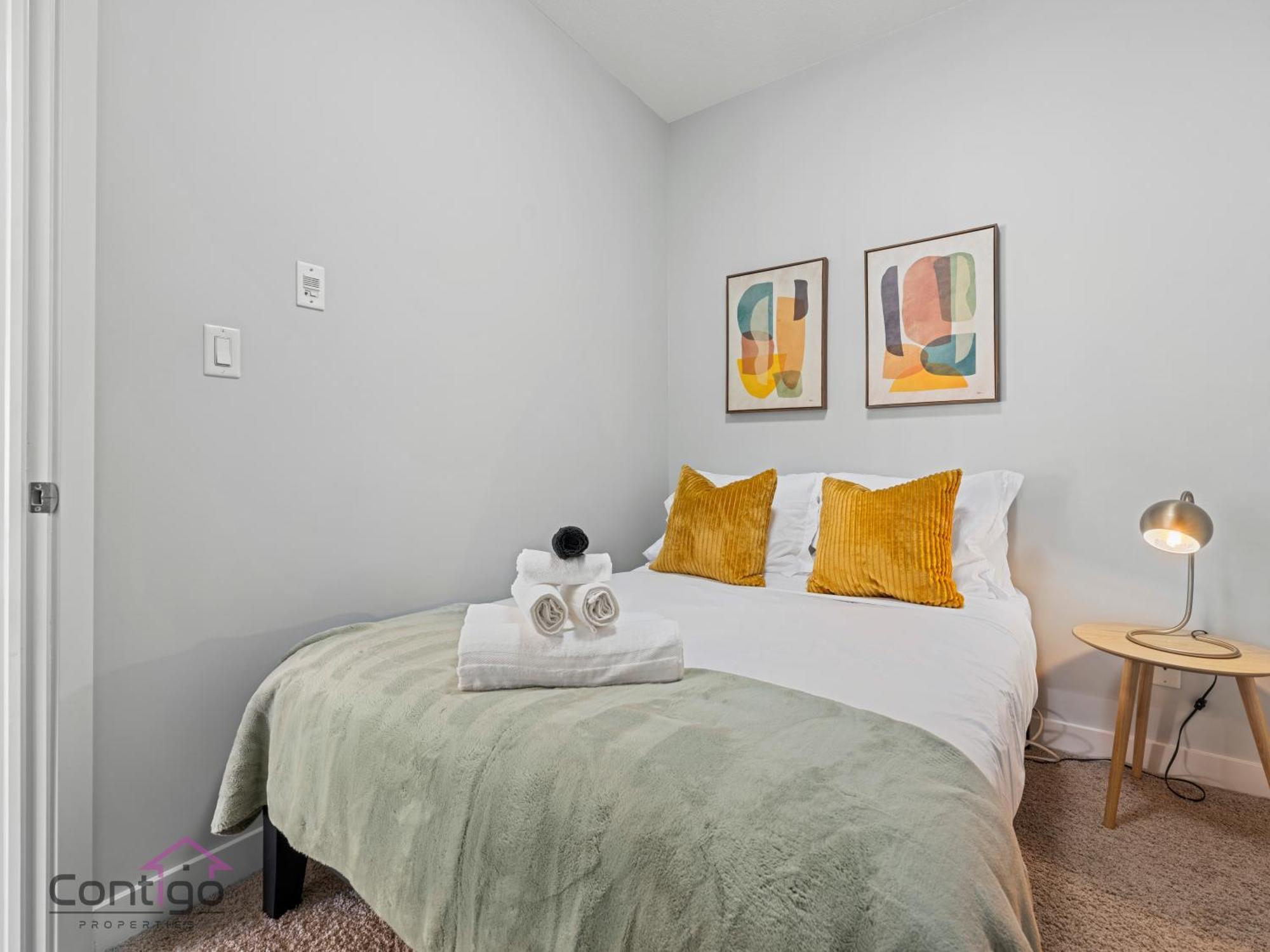 Apartment Loft, 2 Bd, Ug Parking, 5 Min To Rogers! Edmonton