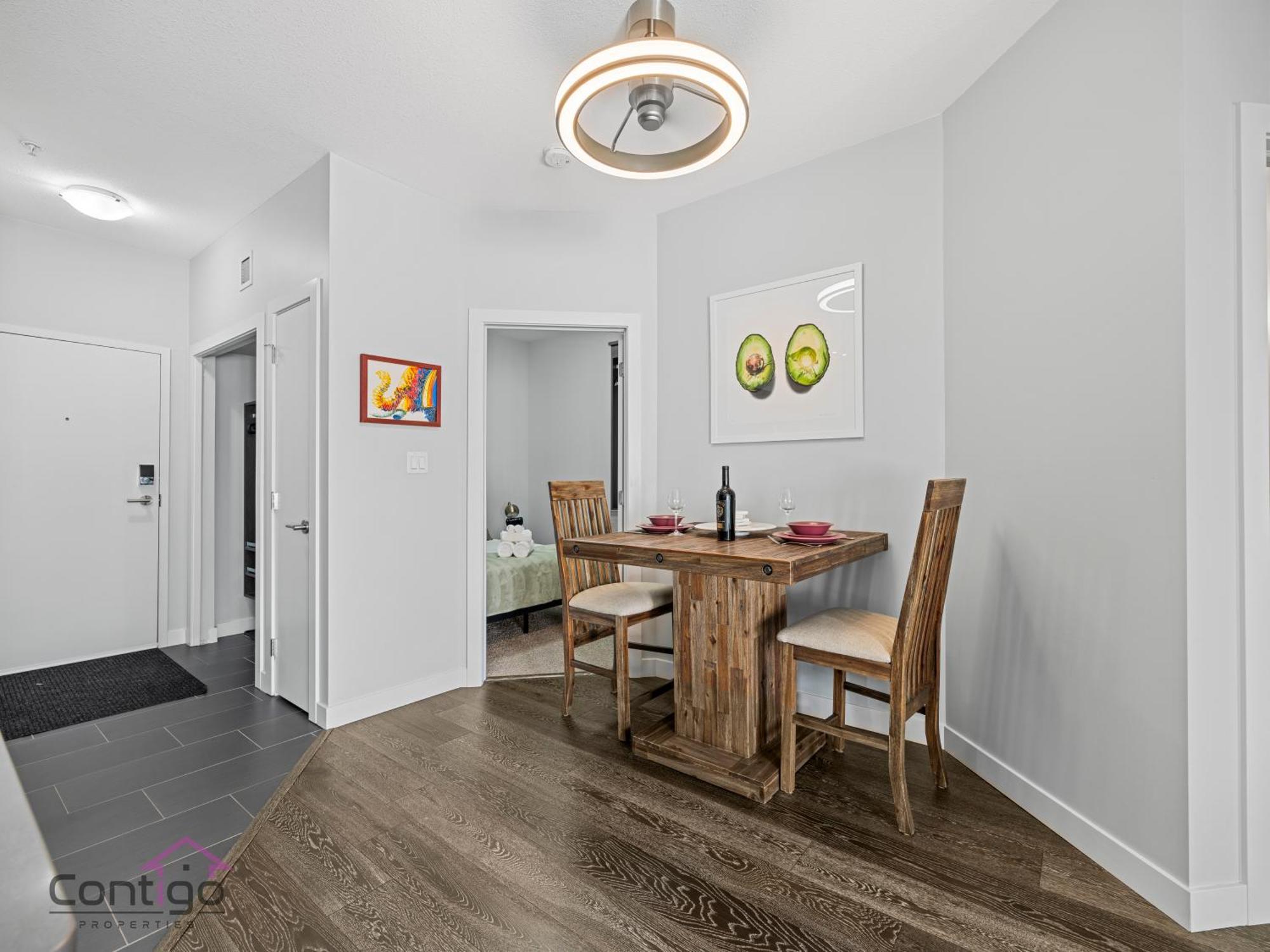 Loft, 2 Bd, Ug Parking, 5 Min To Rogers! *