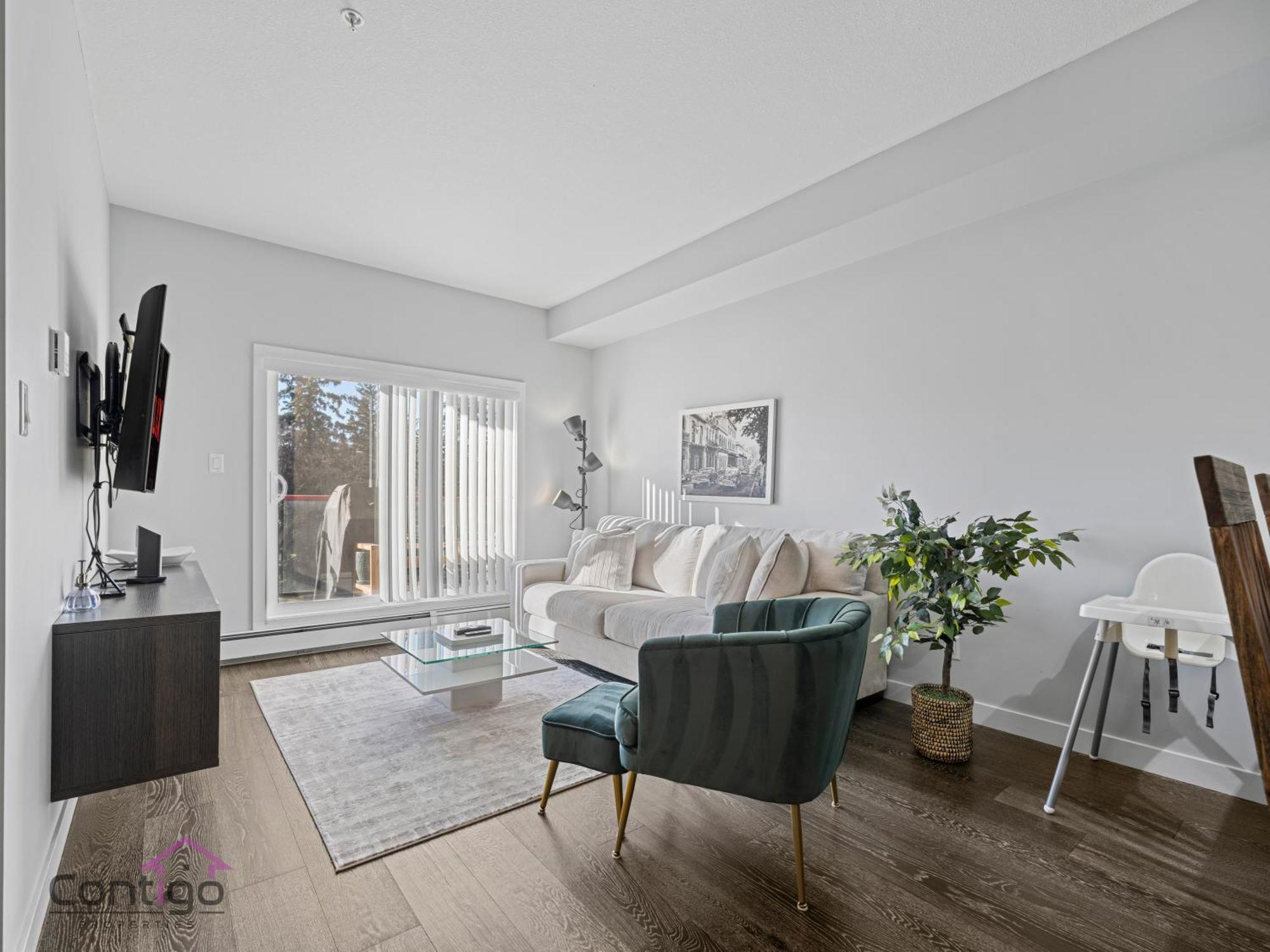 Loft, 2 Bd, Ug Parking, 5 Min To Rogers! Apartment