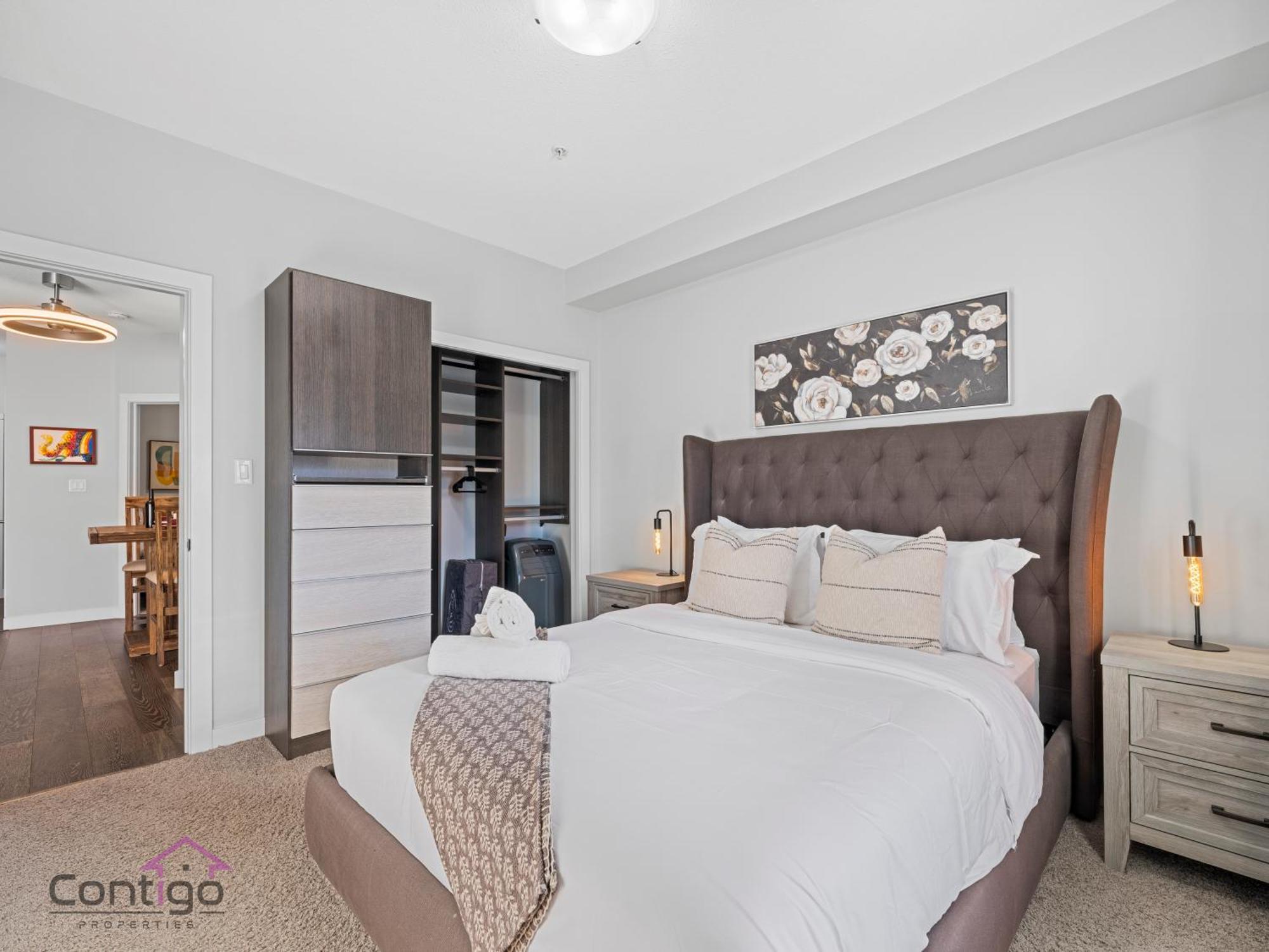 Loft, 2 Bd, Ug Parking, 5 Min To Rogers! *
