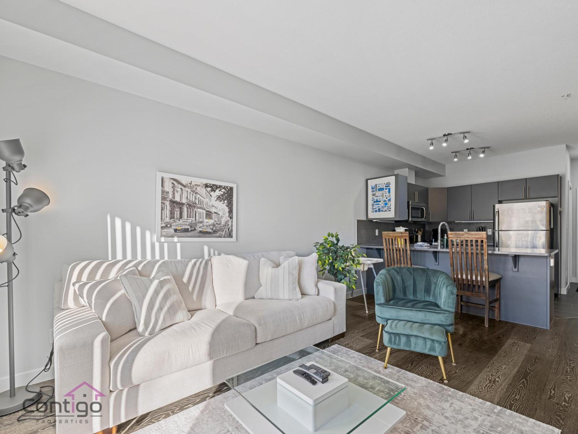 Loft, 2 Bd, Ug Parking, 5 Min To Rogers! Apartment *